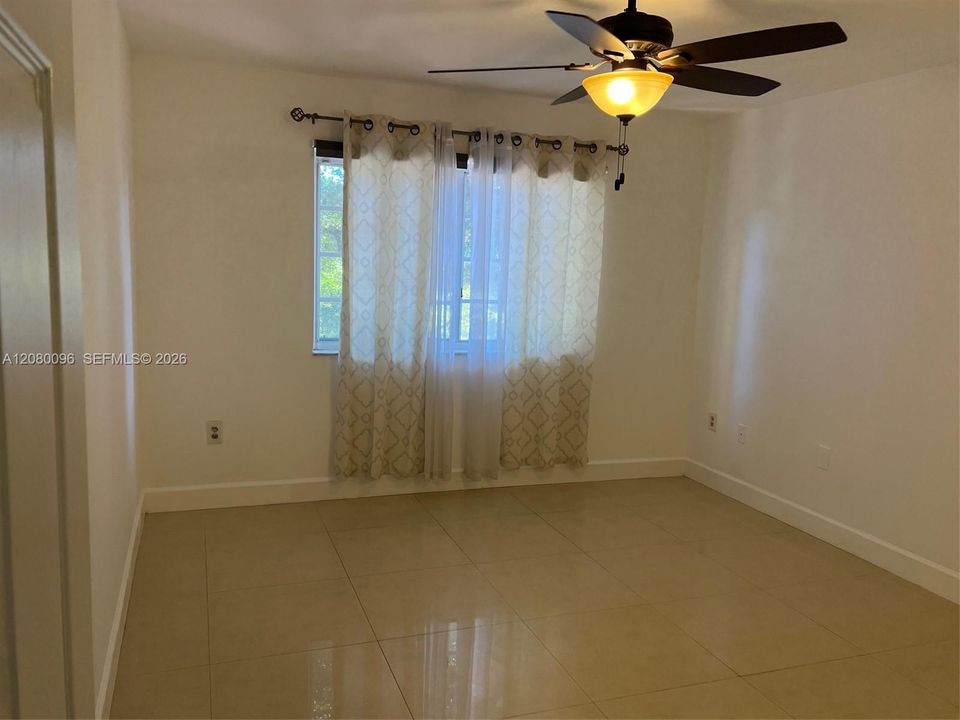 Active With Contract: $2,300 (2 beds, 2 baths, 966 Square Feet)