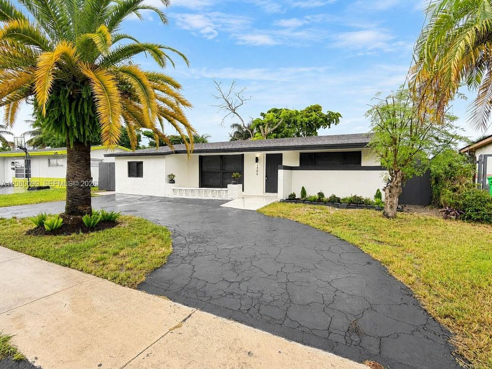 For Sale: $525,000 (4 beds, 2 baths, 1537 Square Feet)