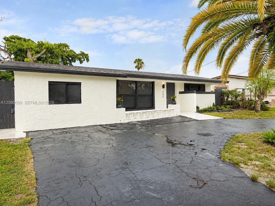 For Sale: $525,000 (4 beds, 2 baths, 1537 Square Feet)