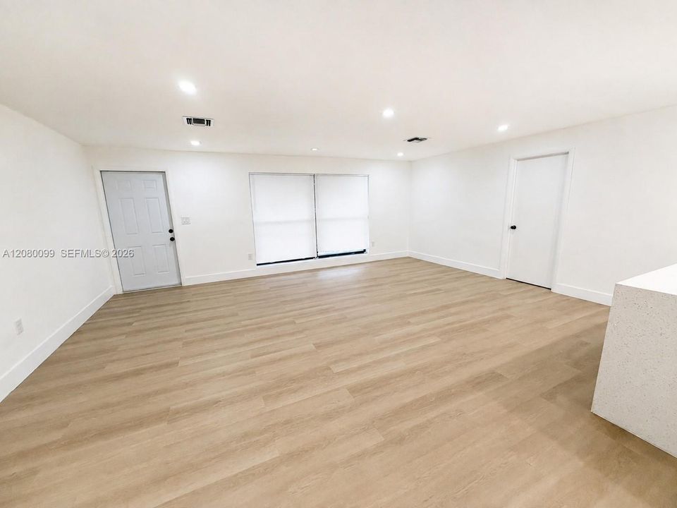 For Sale: $525,000 (4 beds, 2 baths, 1537 Square Feet)