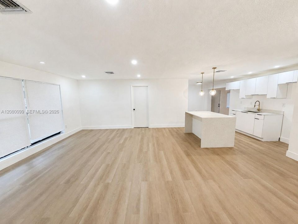 For Sale: $525,000 (4 beds, 2 baths, 1537 Square Feet)