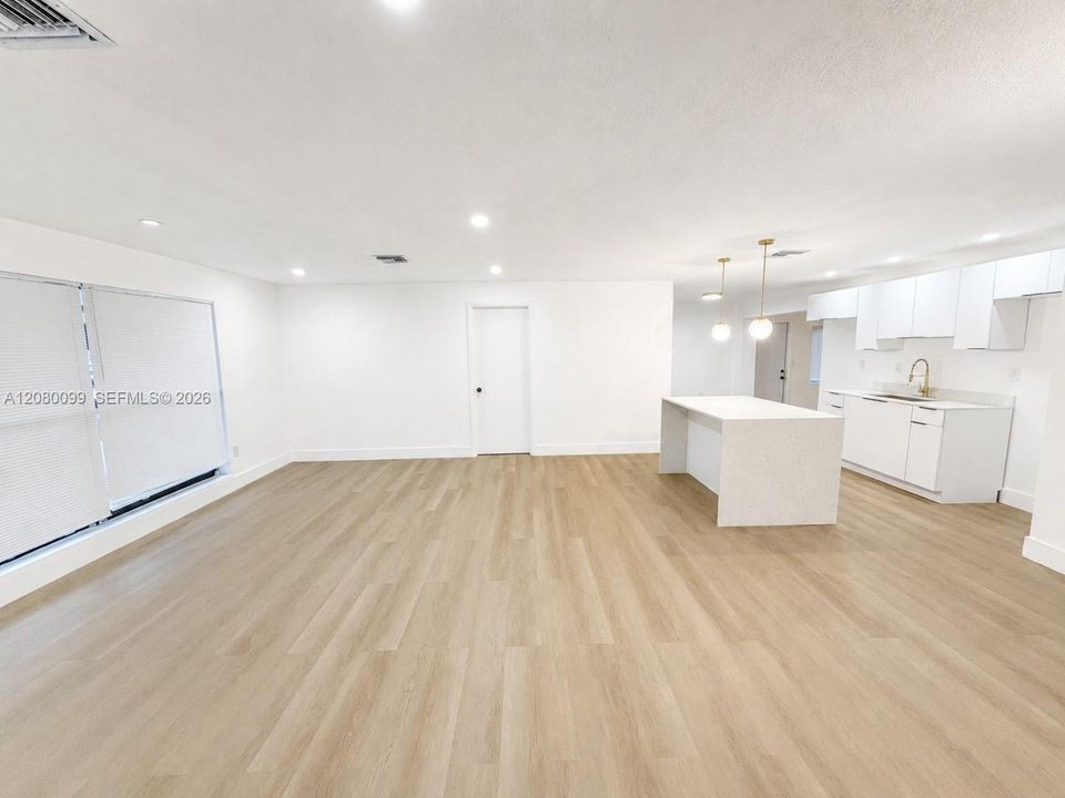 For Sale: $525,000 (4 beds, 2 baths, 1537 Square Feet)