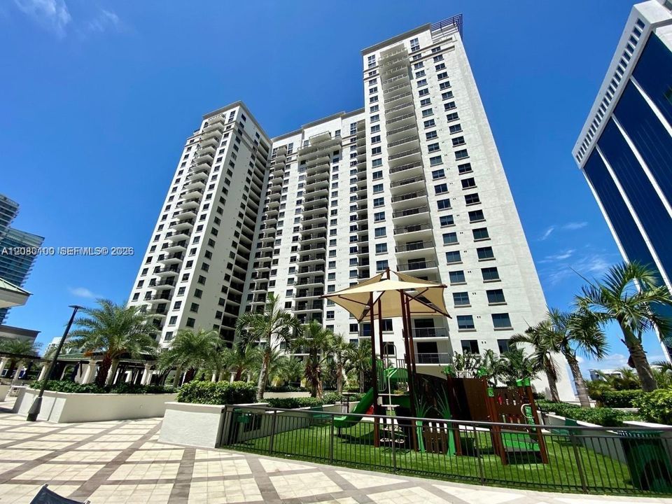 En Venta: $770,000 (2 camas, 2 baños, 1118 Pies cuadrados)