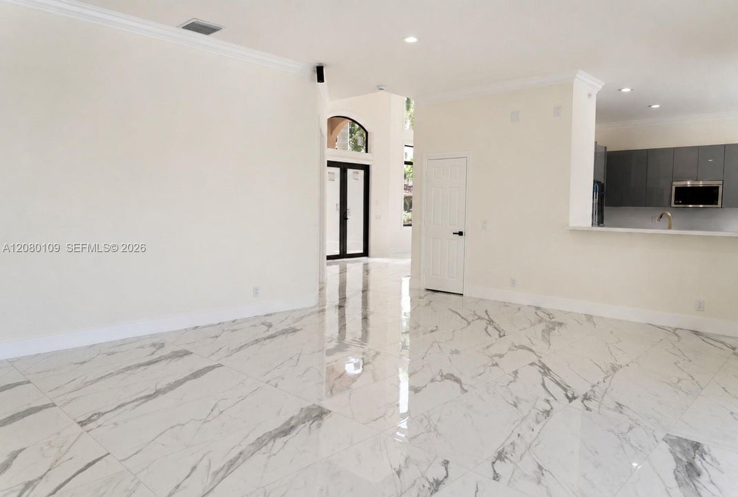 Family Room – Foyer View