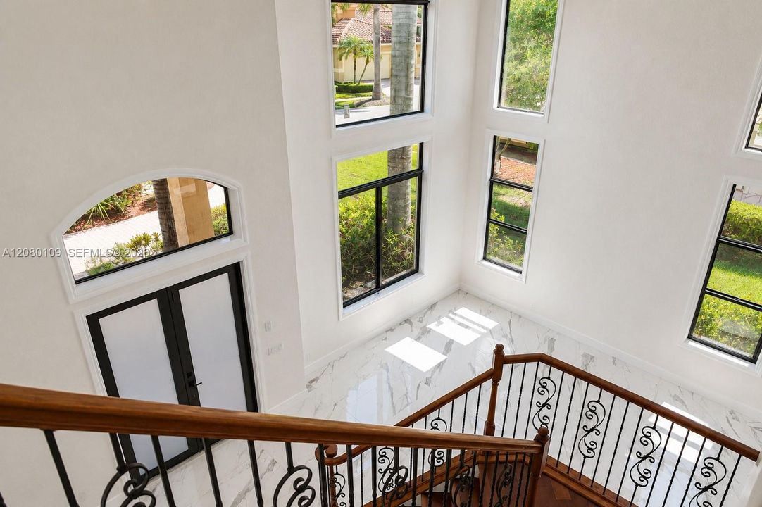 Upper Foyer & Staircase