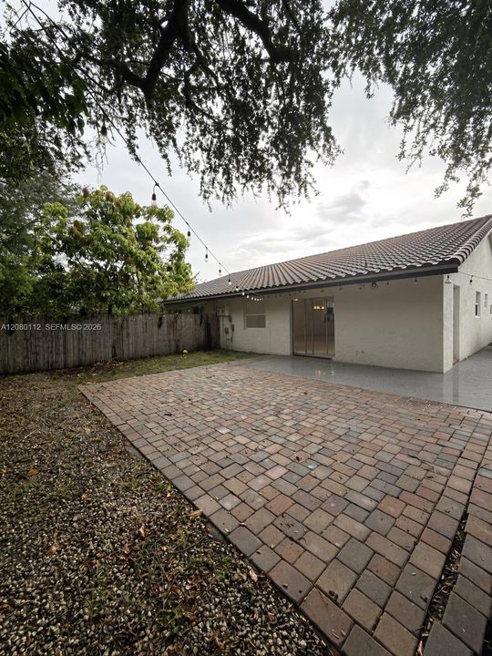 For Rent: $3,500 (3 beds, 2 baths, 1734 Square Feet)