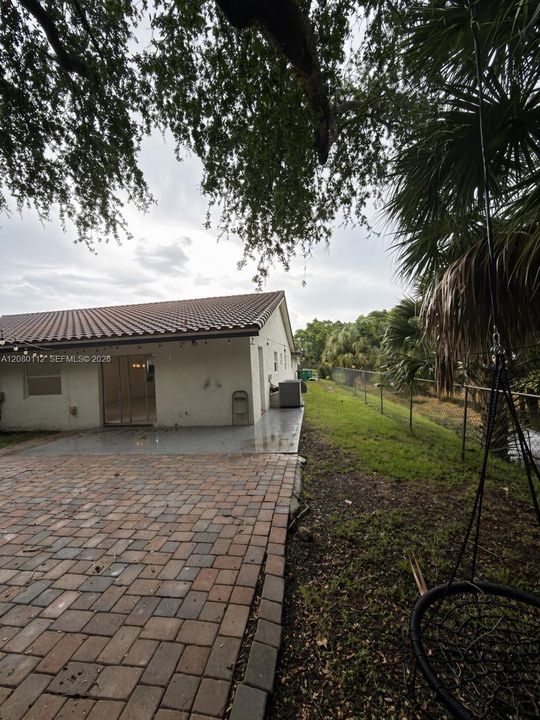 For Rent: $3,500 (3 beds, 2 baths, 1734 Square Feet)