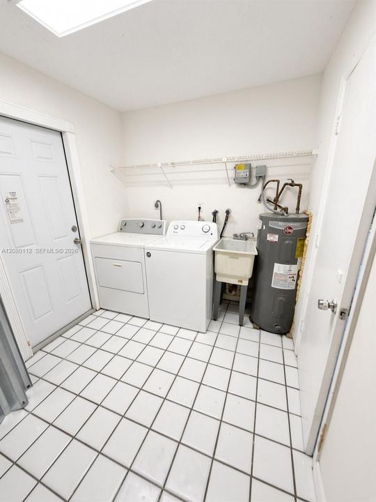 For Rent: $3,500 (3 beds, 2 baths, 1734 Square Feet)
