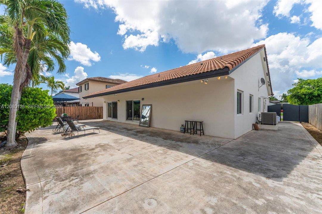 Active With Contract: $815,000 (4 beds, 3 baths, 2065 Square Feet)