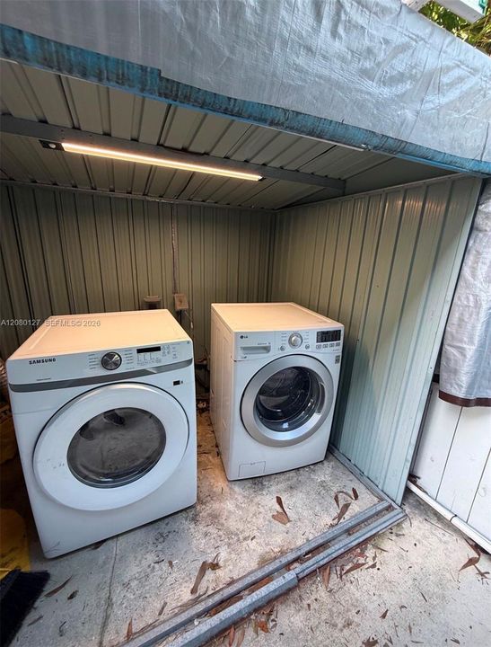 For Rent: $2,600 (1 beds, 1 baths, 880 Square Feet)