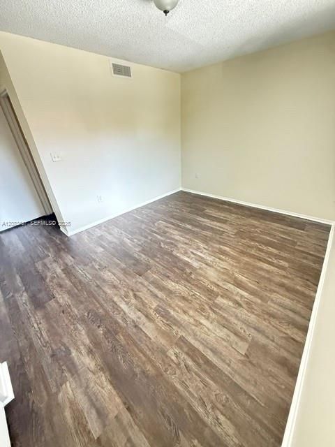 For Rent: $1,750 (1 beds, 1 baths, 720 Square Feet)