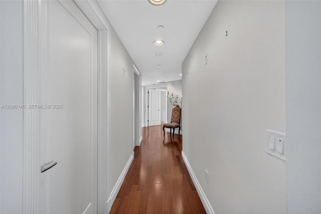 En Venta: $1,150,000 (3 camas, 2 baños, 2630 Pies cuadrados)