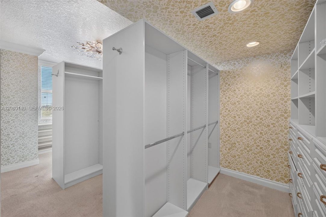 En Venta: $1,150,000 (3 camas, 2 baños, 2630 Pies cuadrados)