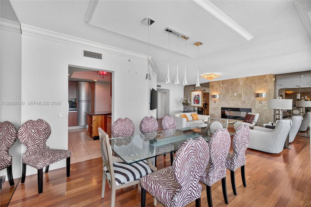En Venta: $1,150,000 (3 camas, 2 baños, 2630 Pies cuadrados)