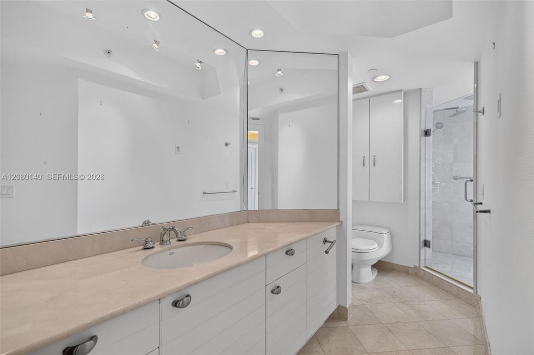 En Venta: $1,150,000 (3 camas, 2 baños, 2630 Pies cuadrados)