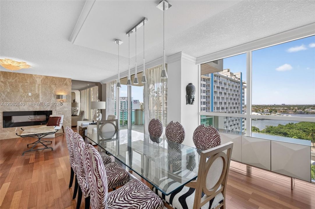 En Venta: $1,150,000 (3 camas, 2 baños, 2630 Pies cuadrados)