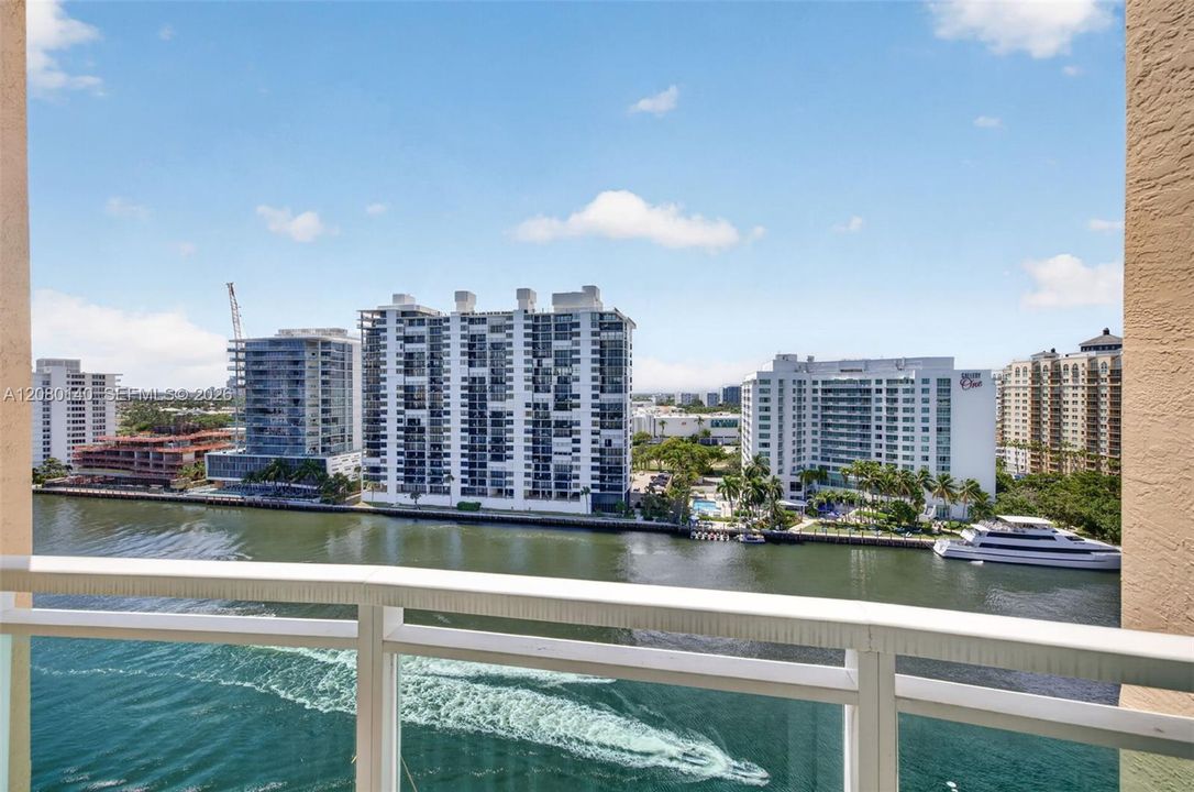 En Venta: $1,150,000 (3 camas, 2 baños, 2630 Pies cuadrados)