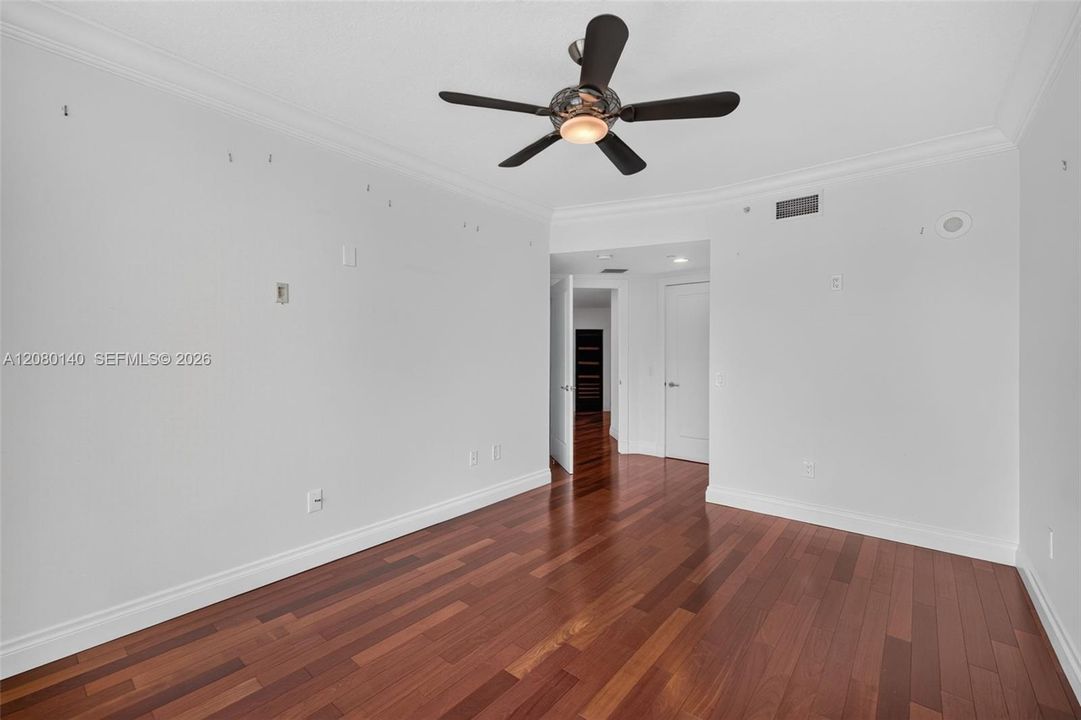 En Venta: $1,150,000 (3 camas, 2 baños, 2630 Pies cuadrados)
