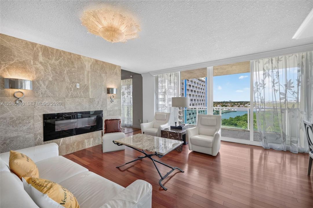 En Venta: $1,150,000 (3 camas, 2 baños, 2630 Pies cuadrados)
