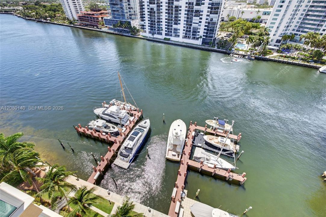En Venta: $1,150,000 (3 camas, 2 baños, 2630 Pies cuadrados)