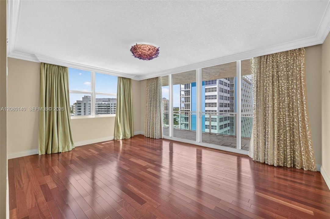 En Venta: $1,150,000 (3 camas, 2 baños, 2630 Pies cuadrados)