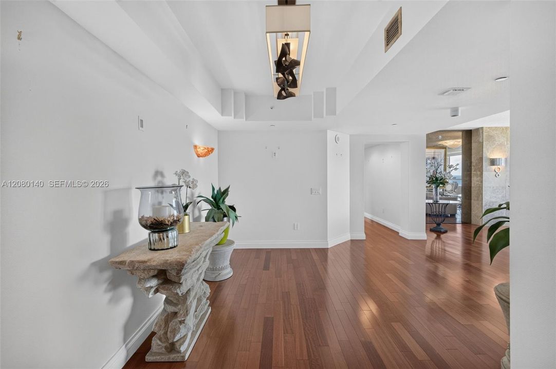En Venta: $1,150,000 (3 camas, 2 baños, 2630 Pies cuadrados)
