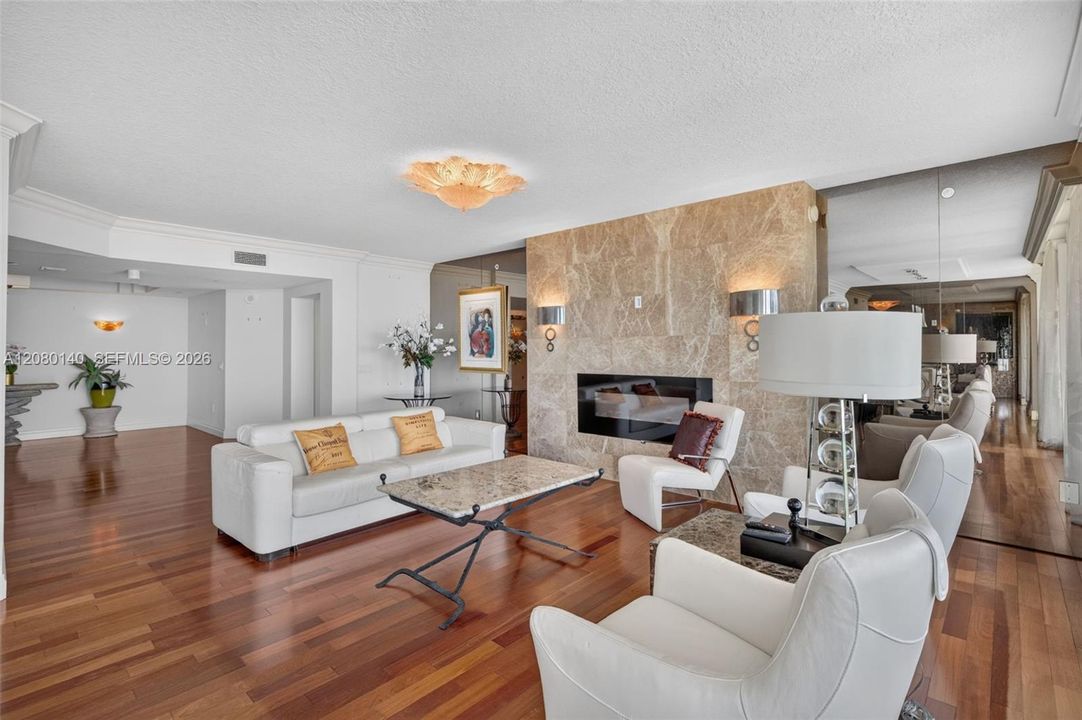 En Venta: $1,150,000 (3 camas, 2 baños, 2630 Pies cuadrados)