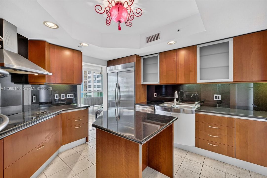 En Venta: $1,150,000 (3 camas, 2 baños, 2630 Pies cuadrados)