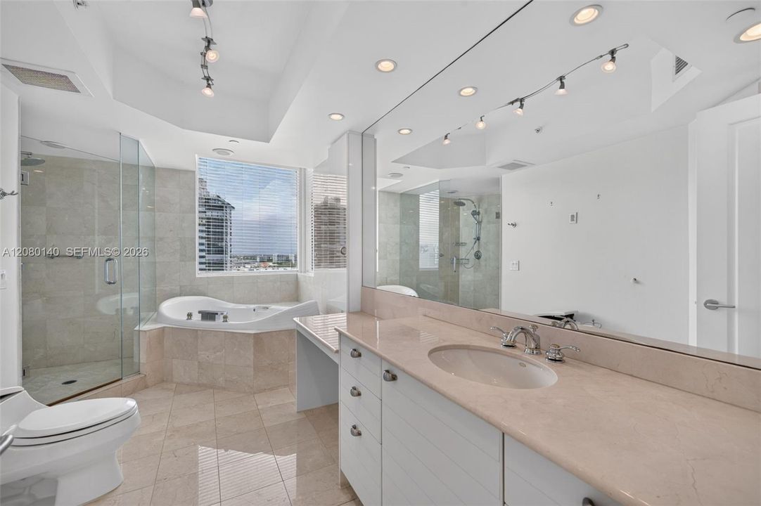 En Venta: $1,150,000 (3 camas, 2 baños, 2630 Pies cuadrados)