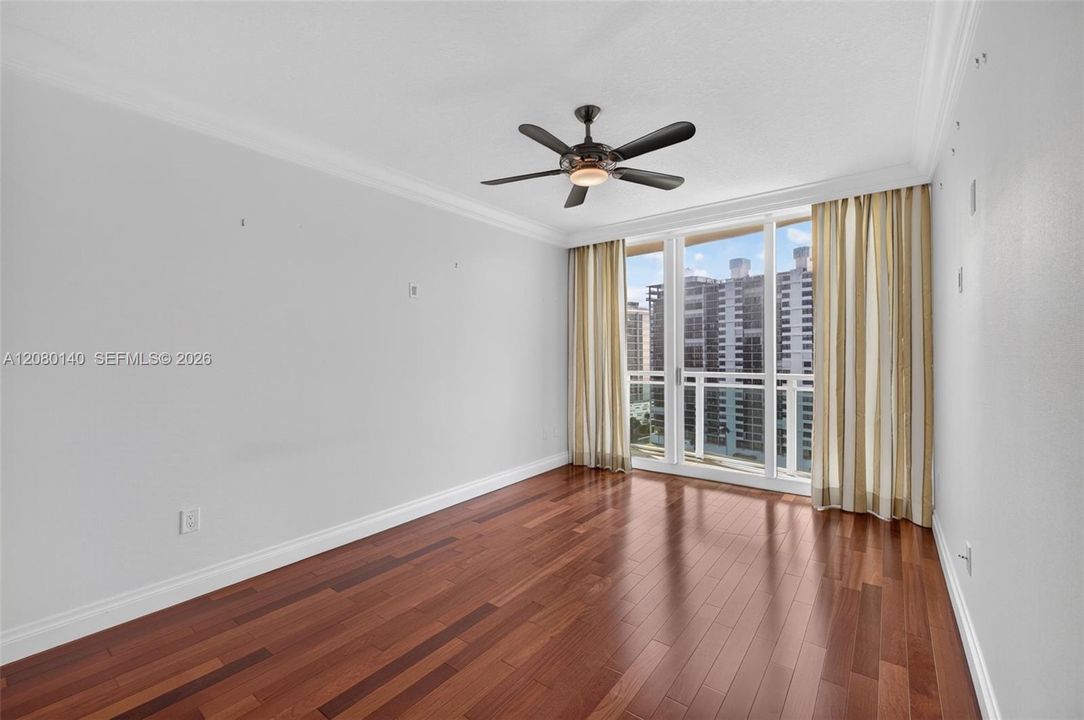 En Venta: $1,150,000 (3 camas, 2 baños, 2630 Pies cuadrados)