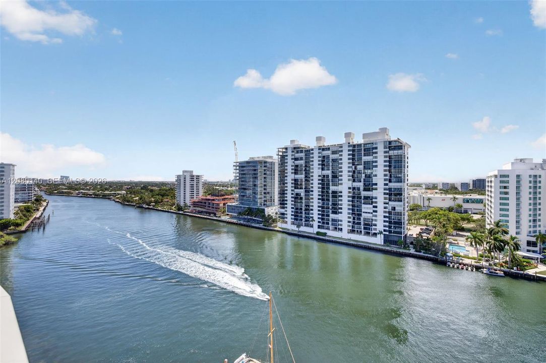 En Venta: $1,150,000 (3 camas, 2 baños, 2630 Pies cuadrados)