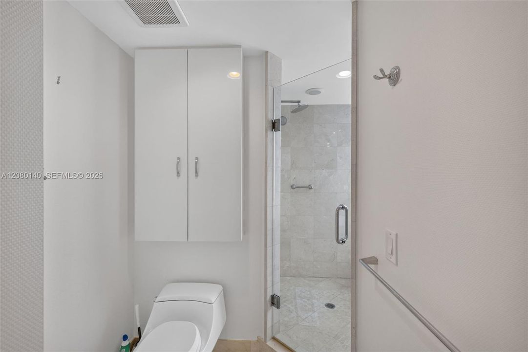 En Venta: $1,150,000 (3 camas, 2 baños, 2630 Pies cuadrados)