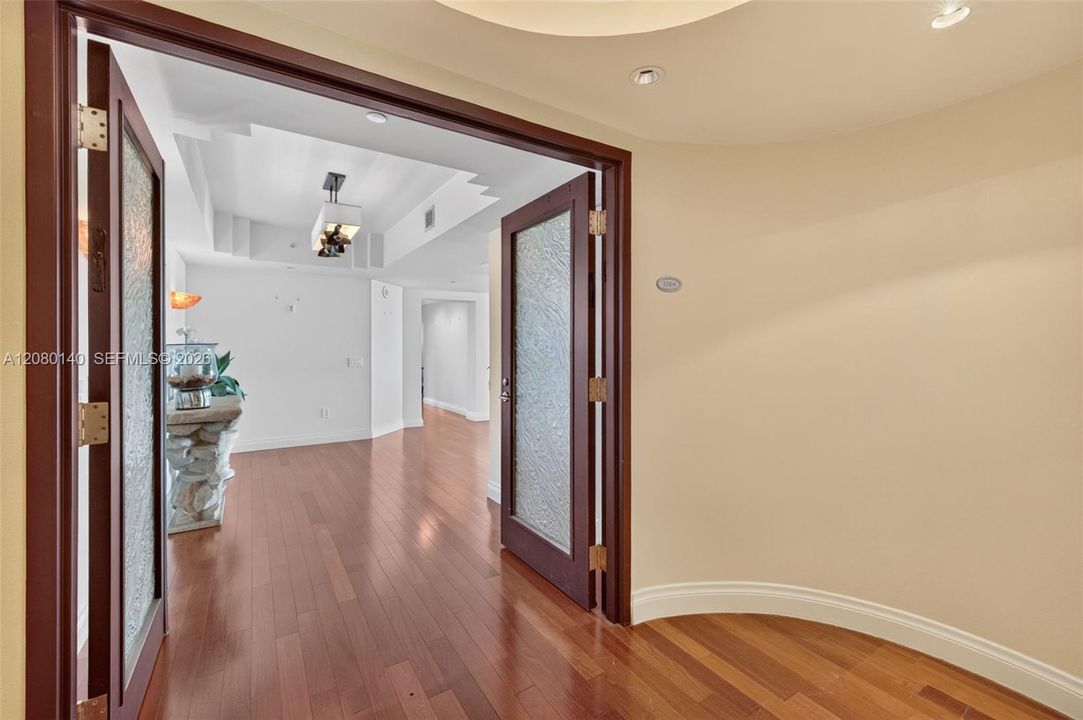 En Venta: $1,150,000 (3 camas, 2 baños, 2630 Pies cuadrados)
