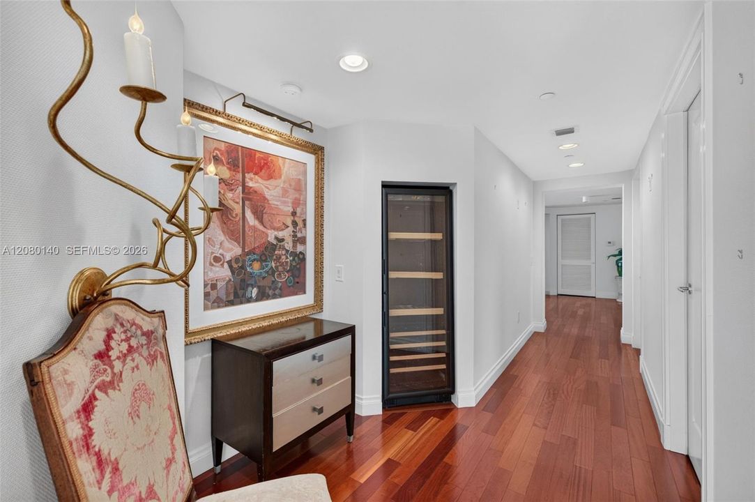 En Venta: $1,150,000 (3 camas, 2 baños, 2630 Pies cuadrados)