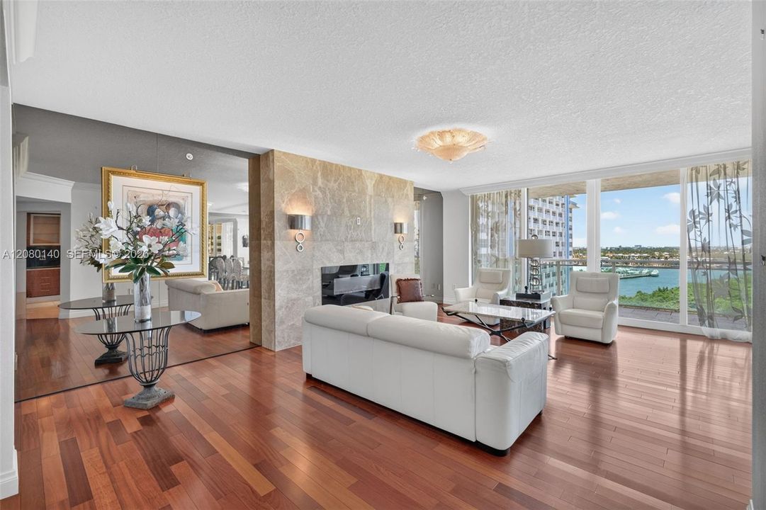 En Venta: $1,150,000 (3 camas, 2 baños, 2630 Pies cuadrados)