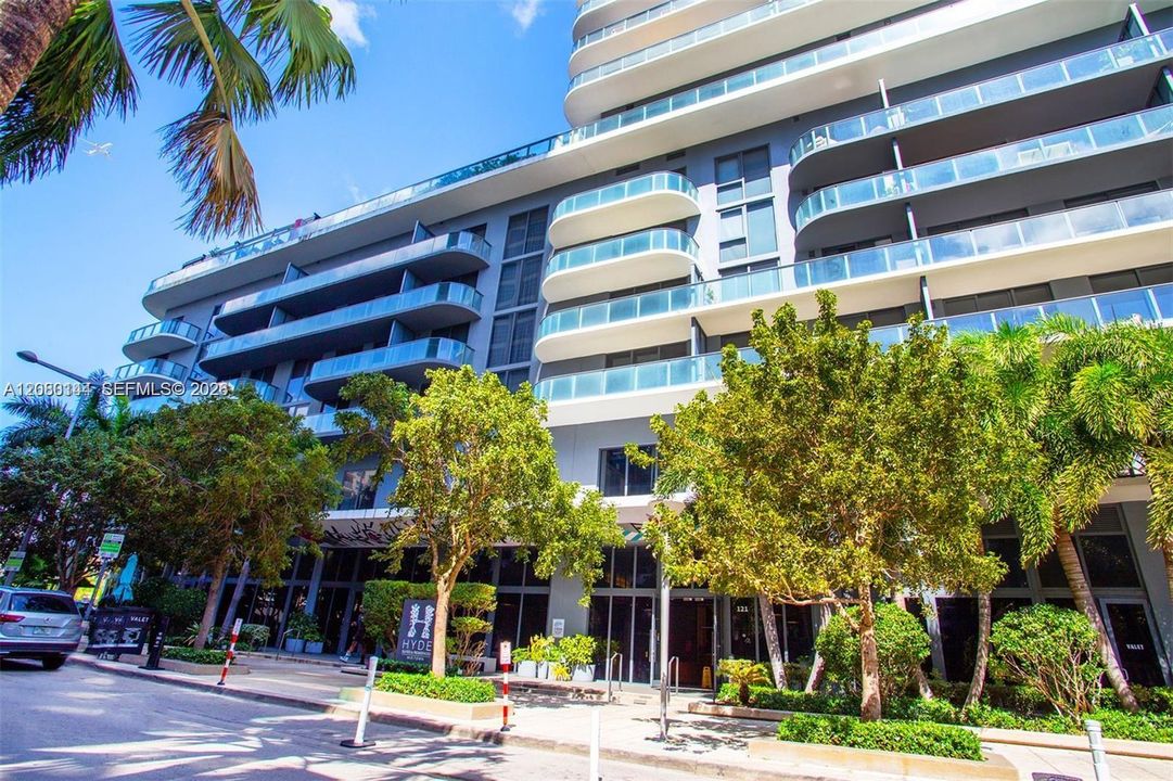 For Rent: $5,500 (2 beds, 2 baths, 864 Square Feet)