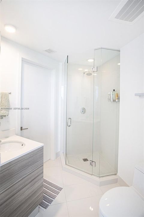 For Rent: $5,500 (2 beds, 2 baths, 864 Square Feet)