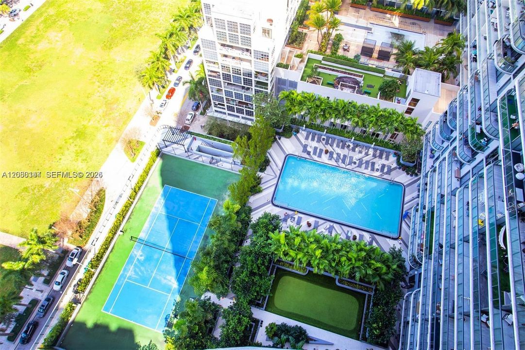 For Rent: $5,500 (2 beds, 2 baths, 864 Square Feet)
