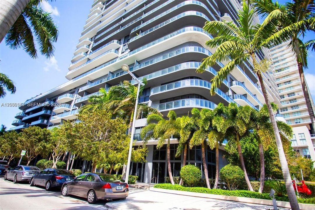 For Rent: $5,500 (2 beds, 2 baths, 864 Square Feet)