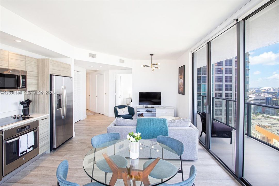For Rent: $5,500 (2 beds, 2 baths, 864 Square Feet)