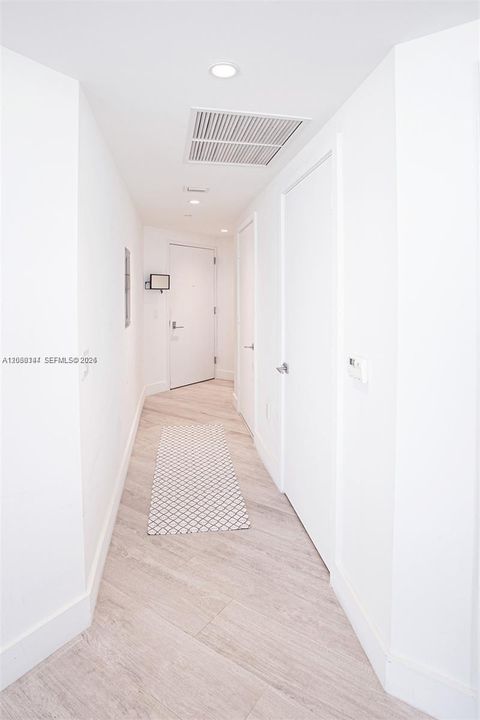 For Rent: $5,500 (2 beds, 2 baths, 864 Square Feet)