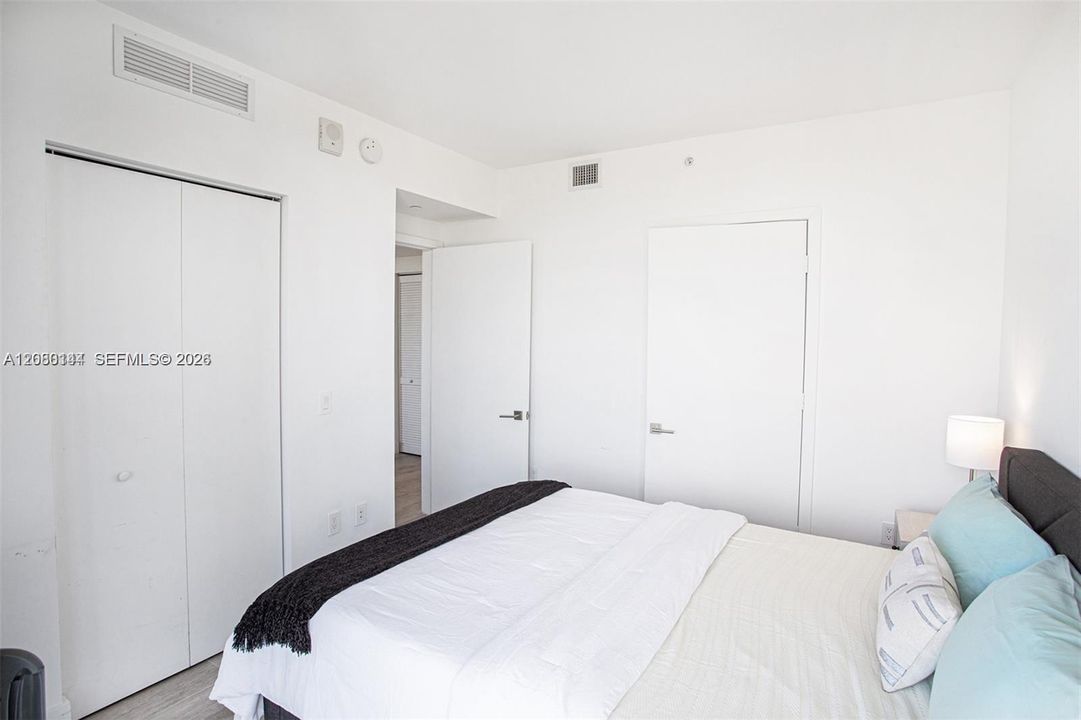 For Rent: $5,500 (2 beds, 2 baths, 864 Square Feet)
