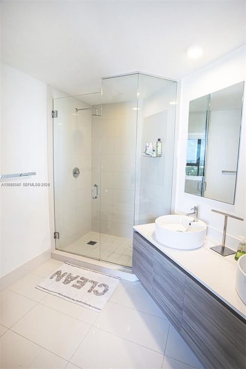 For Rent: $5,500 (2 beds, 2 baths, 864 Square Feet)