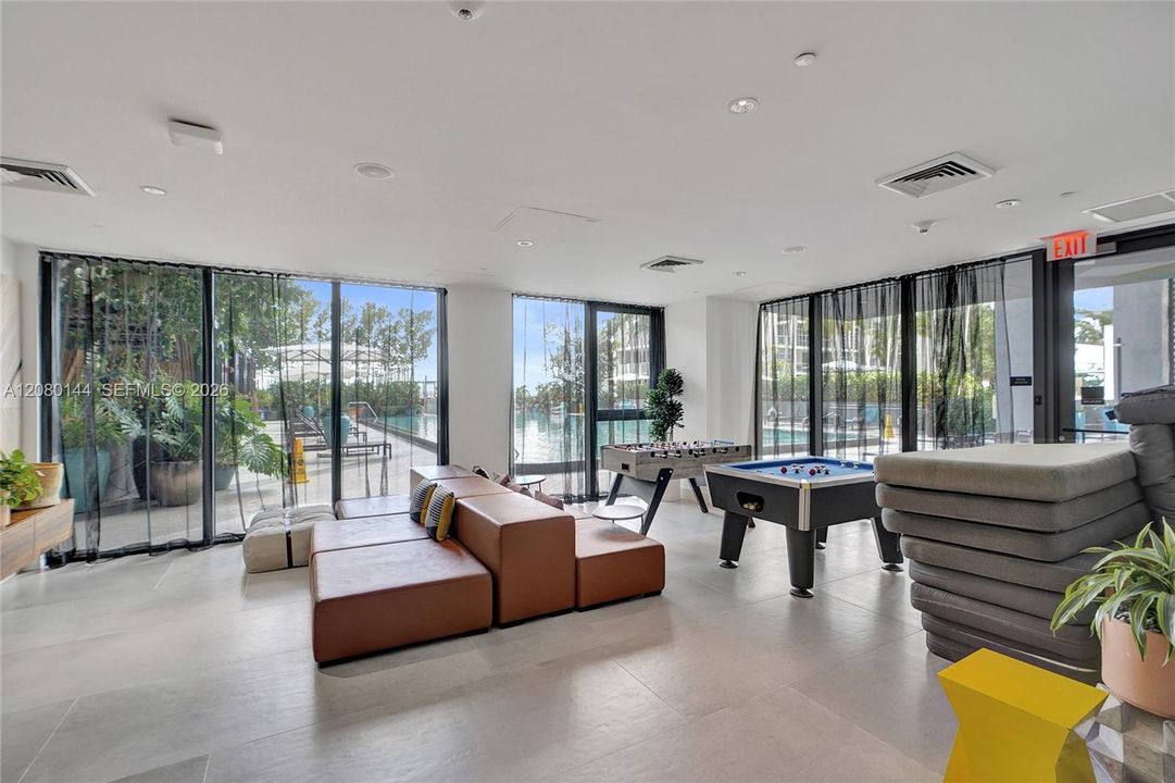 For Rent: $5,500 (2 beds, 2 baths, 864 Square Feet)