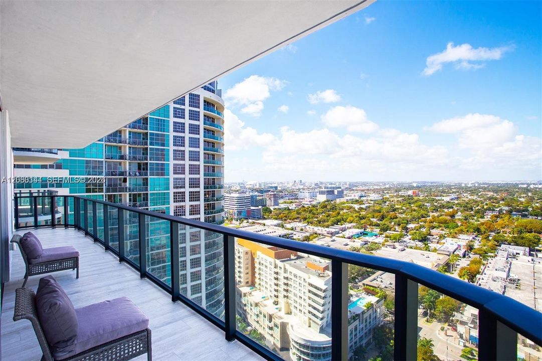For Rent: $5,500 (2 beds, 2 baths, 864 Square Feet)