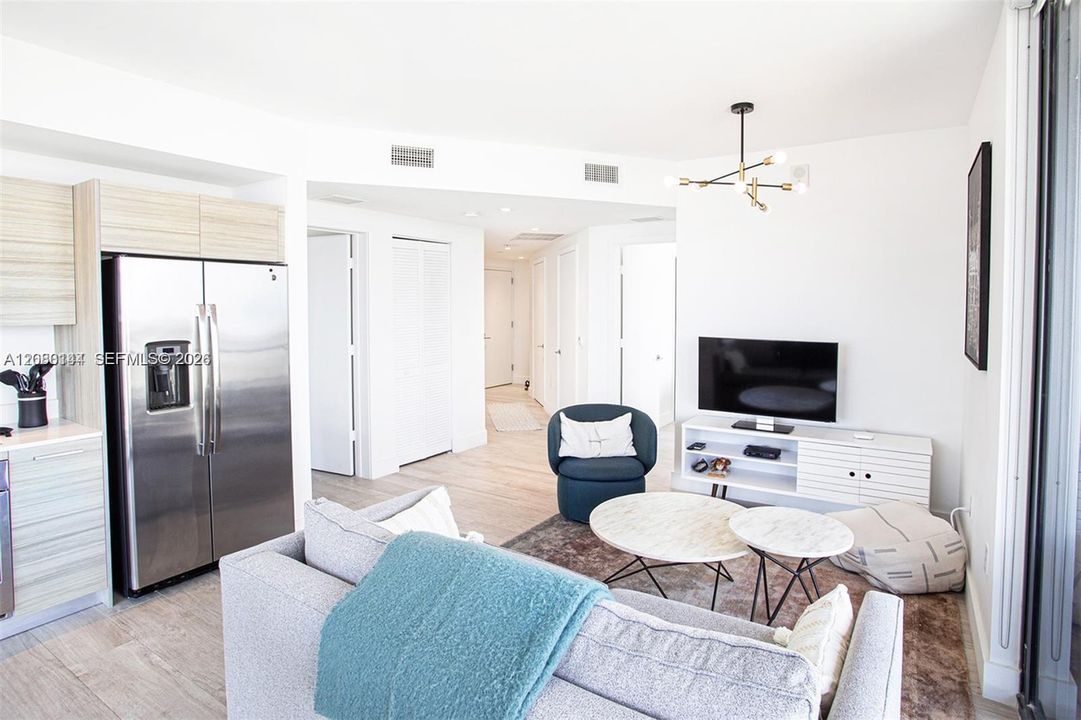 For Rent: $5,500 (2 beds, 2 baths, 864 Square Feet)