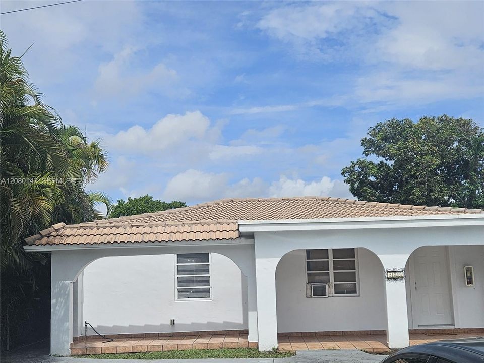 For Rent: $2,000 (2 beds, 1 baths, 590 Square Feet)