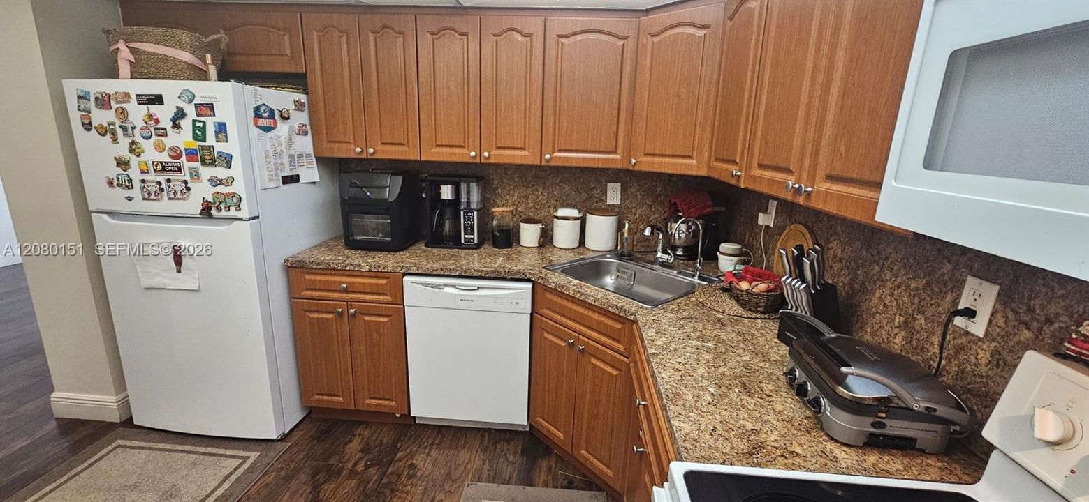 На продажу: $195,000 (2 спален, 2 ванн, 1058 Квадратных фут)