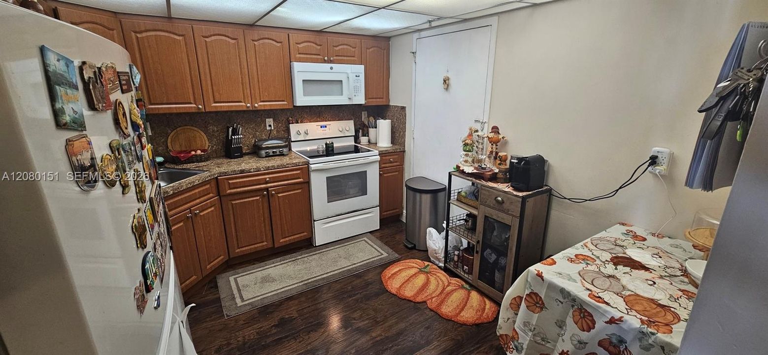 На продажу: $195,000 (2 спален, 2 ванн, 1058 Квадратных фут)