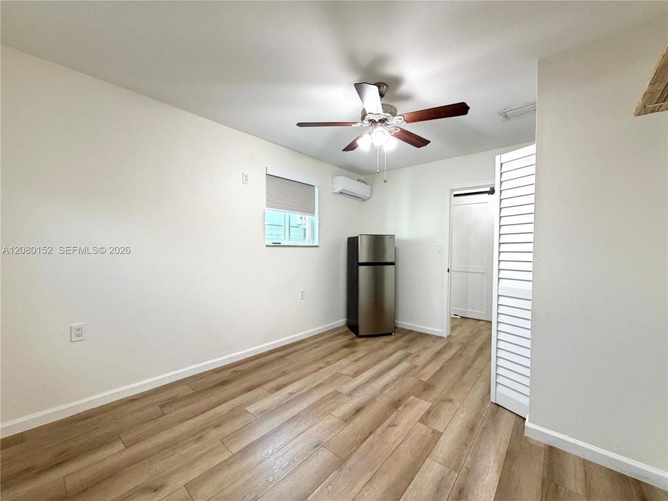 В аренду: $1,400 (0 спален, 1 ванн, 1498 Квадратных фут)